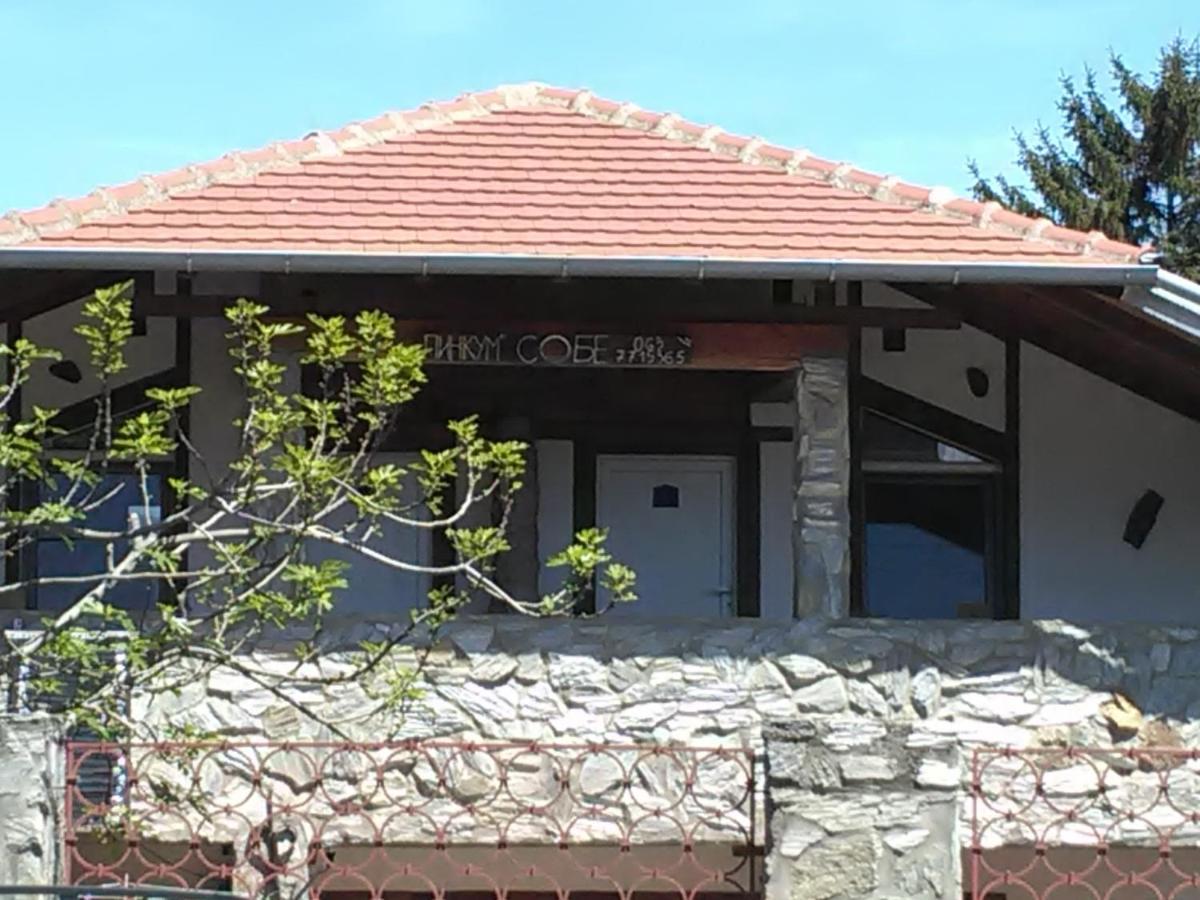 Apartmani Pinkum Veliko Gradiste Bagian luar foto
